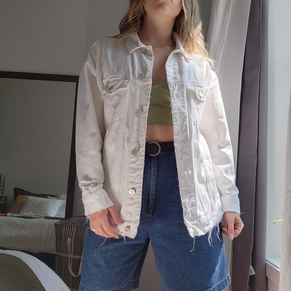 3/50$ ○ ZARA TRAFALUC WHITE DENIM JACKET SIZE M